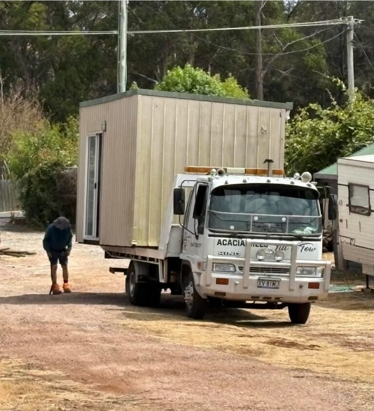 Acacia Hills tilt tray tow truck servicing Deloraine